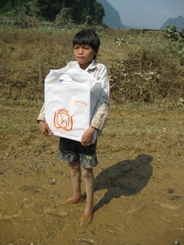 Ôm mỳ tôm về nhà thôi